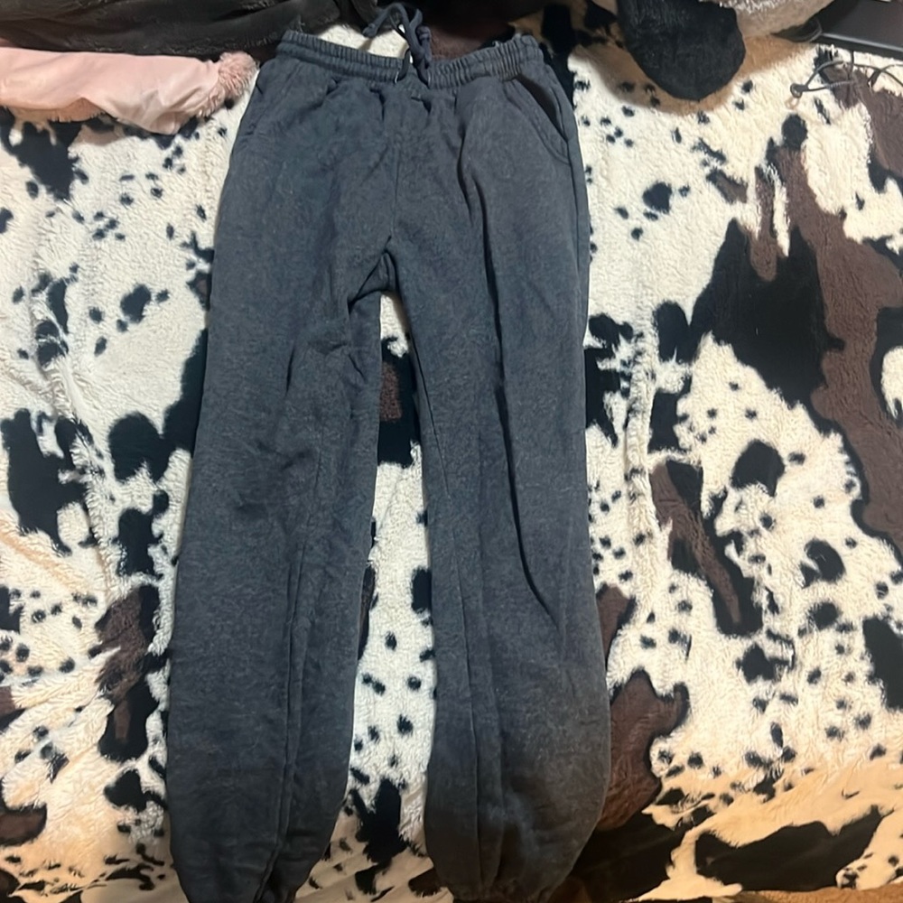grey sweatpants
